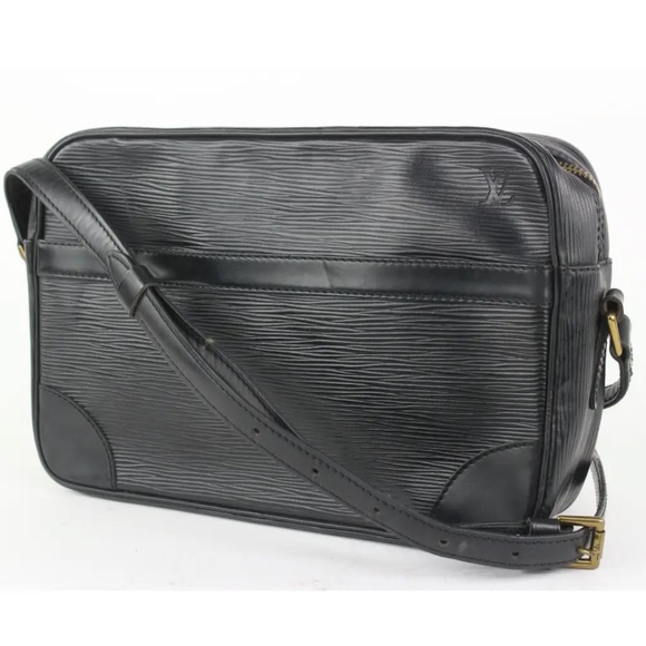 Louis Vuitton Black Epi Leather Trocadero 24 Crossbody Bag - Picture 10 of 16